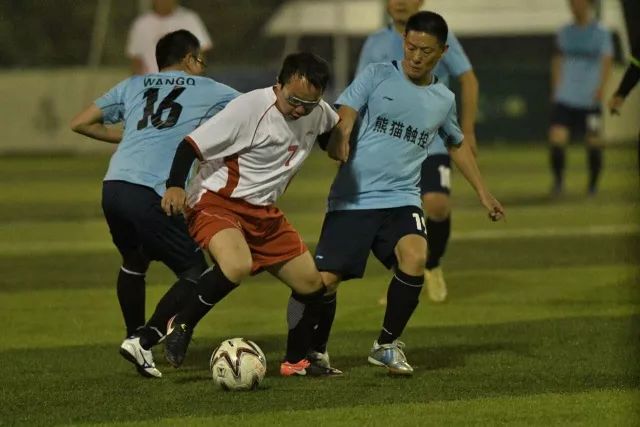 阿伦25+20骑士负热火 步行者大胜送活塞4连败